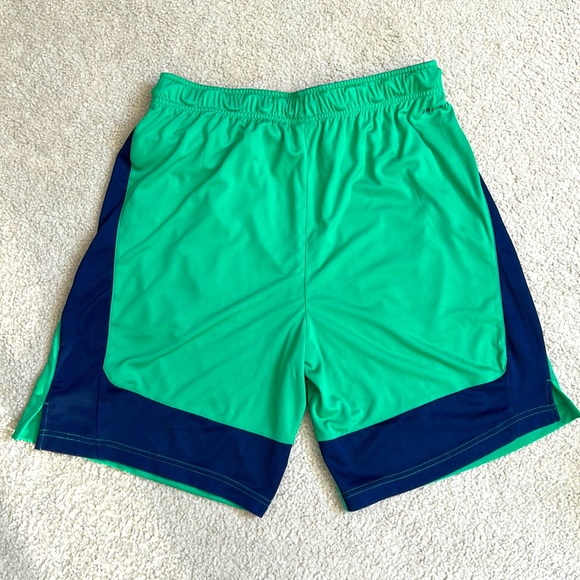 SOLD NWT Mens Nike Dri-Fit Large basketball running athletic training shorts - Picture 2 of 12